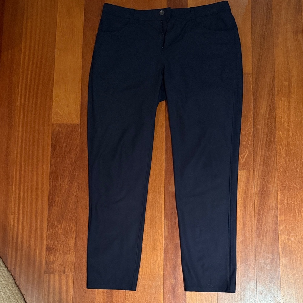 Vuori Meta Pant size 34 in Ink color
